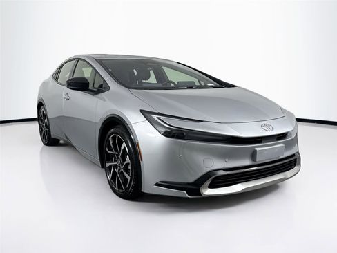 Certified 2025 Toyota Prius Plug-In Hybrid image 4