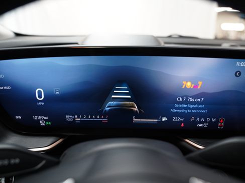 Used 2025 Buick Envision Sport Touring image 21