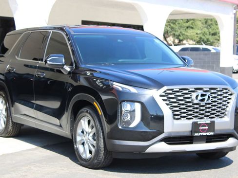 Used 2022 Hyundai Palisade SE image 3