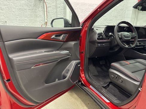 New 2026 Chevrolet Traverse RS w/ LPO, Floor Liner Package image 12