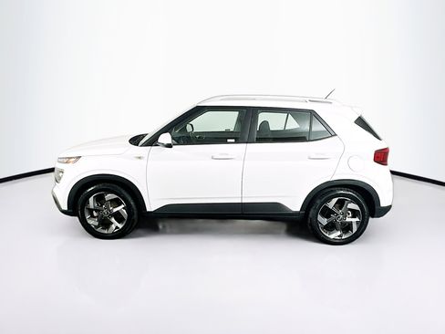 Used 2023 Hyundai Venue SEL image 4
