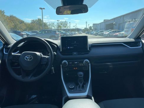 Used 2025 Toyota RAV4 LE image 31