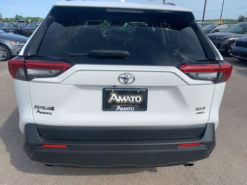 Used 2019 Toyota RAV4 XLE Premium w/ Cold Weather Package AWD/4WD image 4