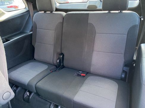 Used 2022 Chevrolet Traverse LT image 24