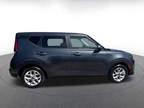 Used 2025 Kia Soul LX w/ LX Technology Package FWD image 16