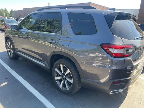 Certified 2025 Honda Pilot Touring image 2