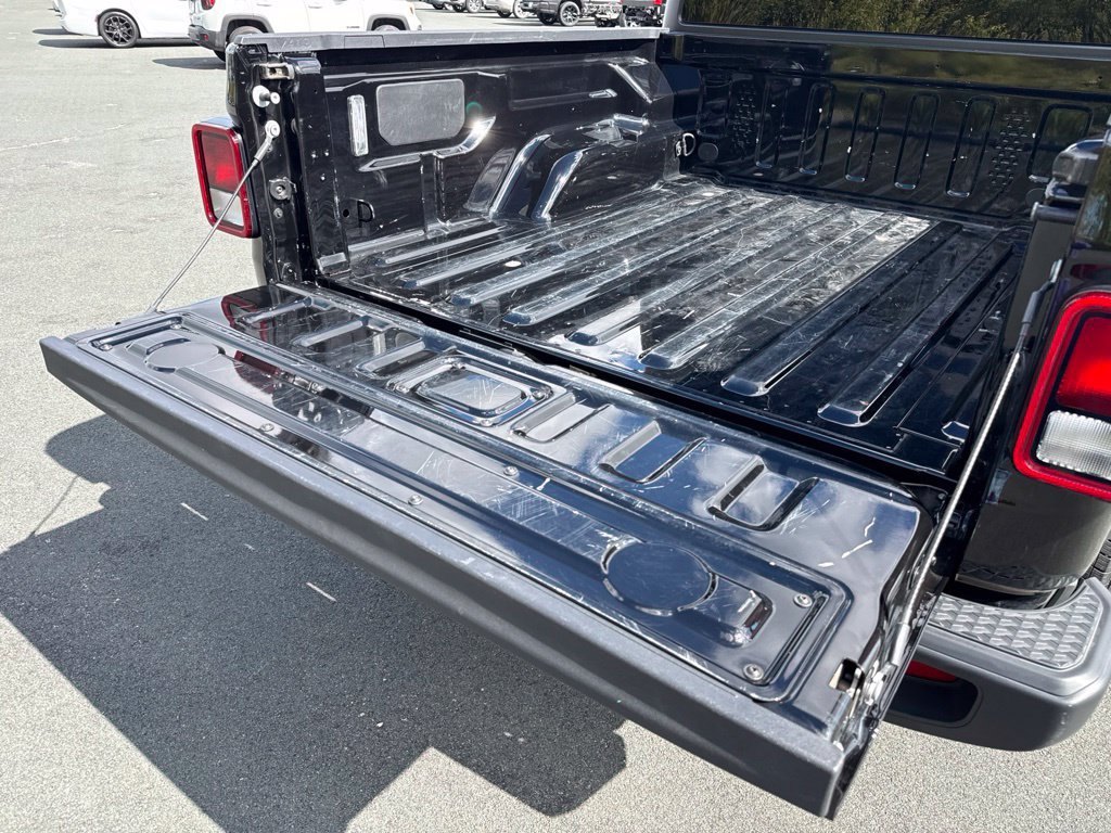 Used 2025 Jeep Gladiator Sport AWD/4WD image 19