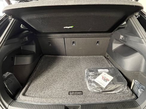 Used 2025 Volkswagen Tiguan SEL R-Line image 16