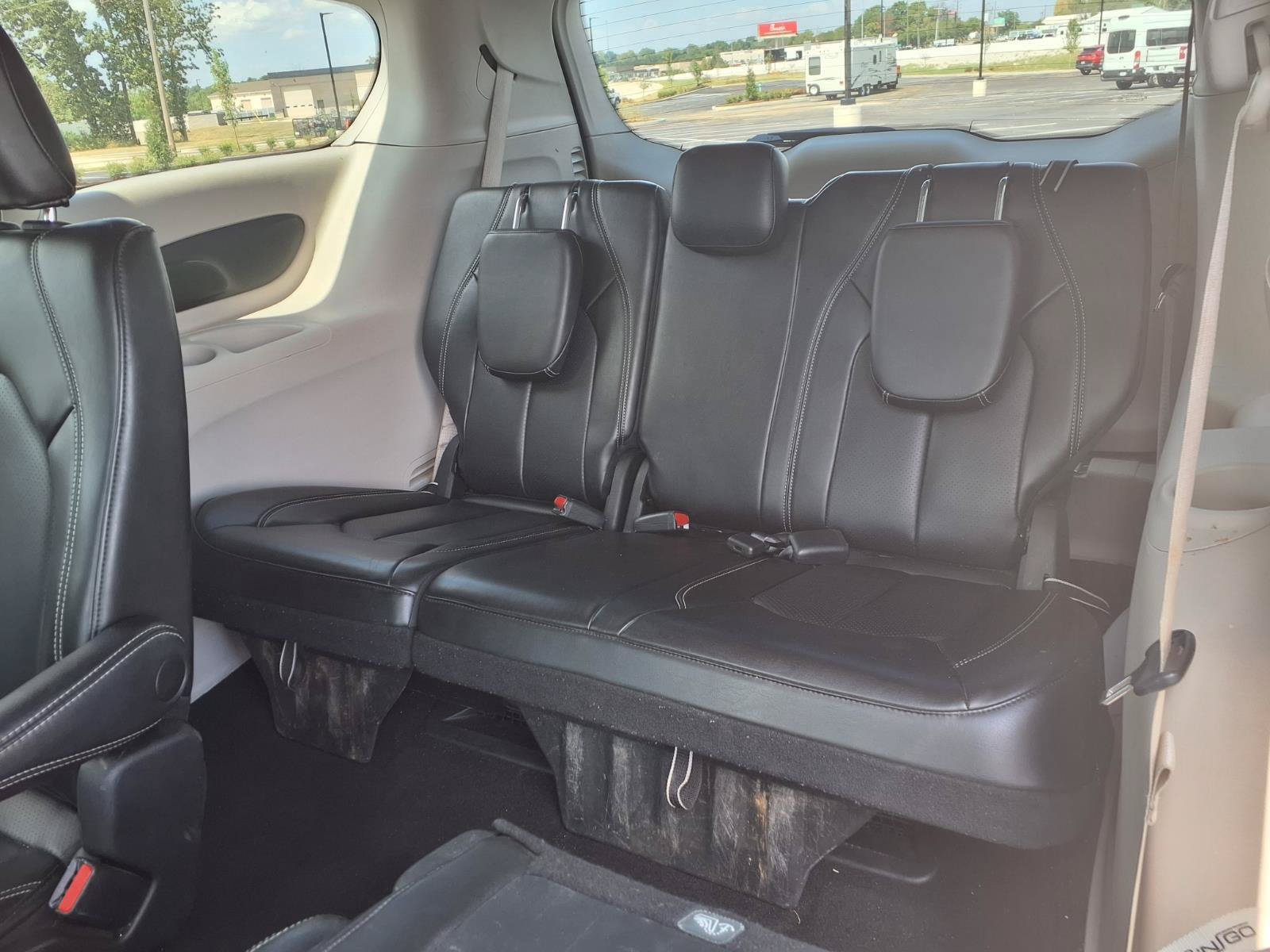 Used 2023 Chrysler Pacifica Touring-L FWD image 29