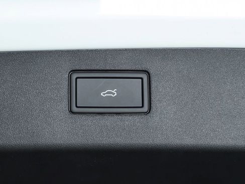 New 2026 Volkswagen Tiguan SE R-Line image 30