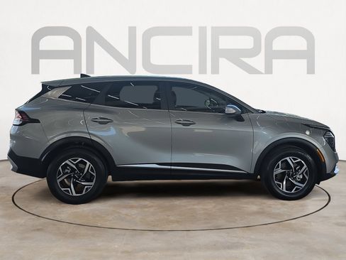 Certified 2025 Kia Sportage LX FWD image 9