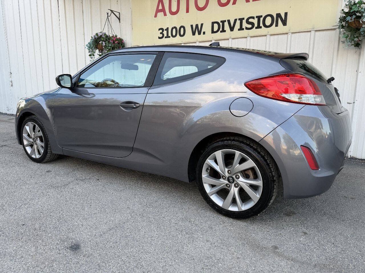 Used 2016 Hyundai Veloster FWD image 9