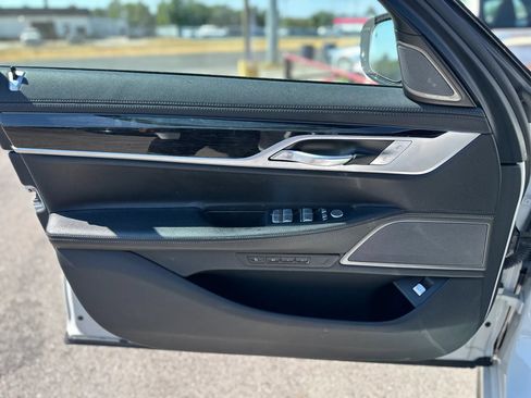 Used 2019 BMW 740i w/ M Sport Package RWD image 21