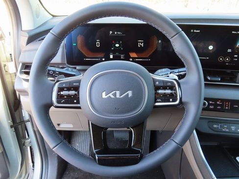 New 2026 Kia Carnival EX FWD image 4