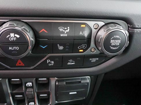 New 2026 Jeep Wrangler Unlimited Sahara AWD/4WD image 20