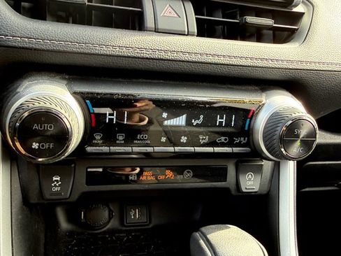 Used 2024 Toyota RAV4 XLE w/ Convenience Package image 22