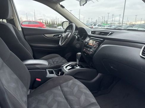 Used 2015 Nissan Rogue SV image 24