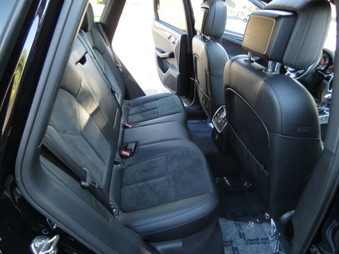 Used 2018 Porsche Macan Sport Edition image 38