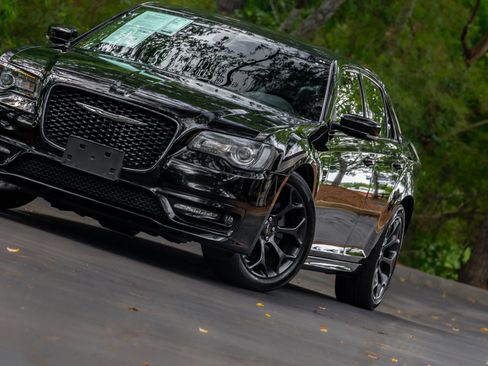 Used 2019 Chrysler 300 S w/ 300S Premium Group 2 RWD image 24