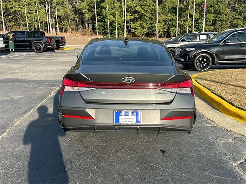Used 2024 Hyundai Elantra SEL image 15