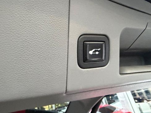 Used 2021 Cadillac XT5 Premium Luxury FWD image 9