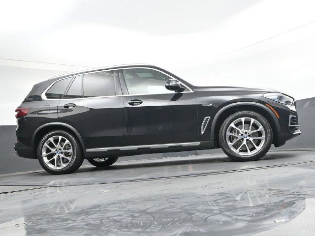 Used 2022 BMW X5 xDrive45e w/ Executive Package AWD/4WD image 38