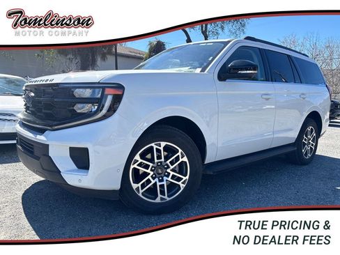 Used 2025 Ford Expedition Active image 1