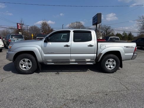 Used 2012 Toyota Tacoma 4x4 Double Cab w/ TRD Off-Road Pkg image 4