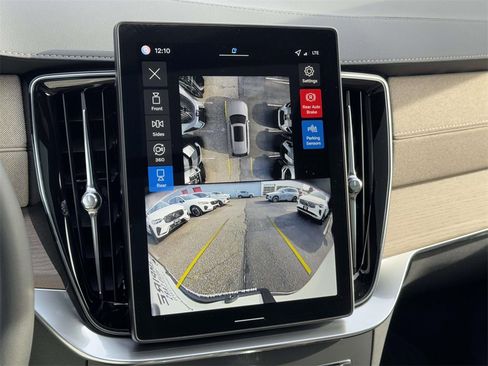 Used 2026 Volvo XC90 B6 Plus w/ Protection Package image 27