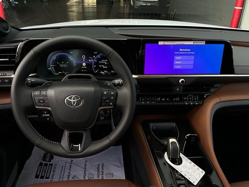 New 2025 Toyota Crown Signia image 15