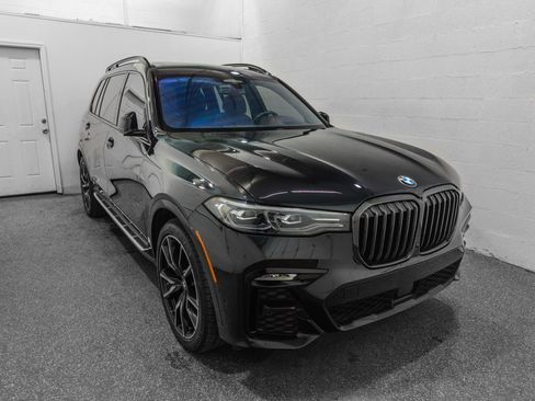 Used 2022 BMW X7 xDrive40i w/ M Sport Package AWD/4WD image 2