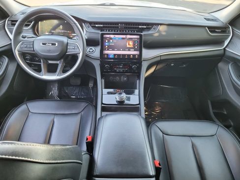 Used 2023 Jeep Grand Cherokee Limited RWD image 16