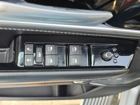 Used 2023 Jeep Wagoneer Series III w/ Premium Group I AWD/4WD image 13