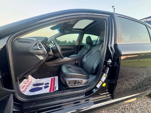 Used 2018 Toyota Camry SE image 11