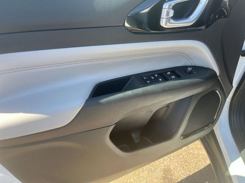 Used 2025 Jeep Compass Limited image 18