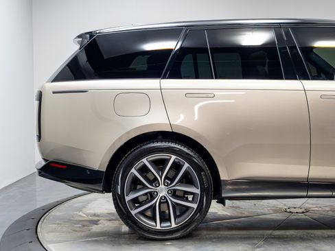 Used 2025 Land Rover Range Rover SE AWD/4WD image 18