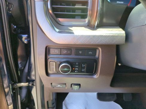 Used 2024 Ford F350 King Ranch w/ FX4 Off-Road Package AWD/4WD image 32