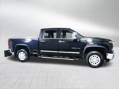 Used 2024 Chevrolet Silverado 3500 LTZ w/ LTZ Convenience Package AWD/4WD image 8