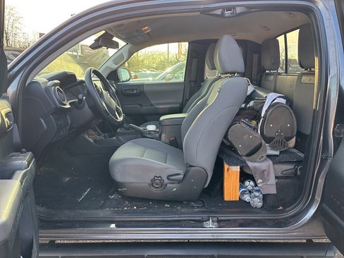 Used 2020 Toyota Tacoma SR w/ SX Package image 5