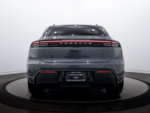 New 2026 Porsche Macan 4 Electric AWD/4WD image 6