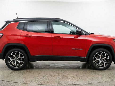 Used 2025 Jeep Compass Limited image 9