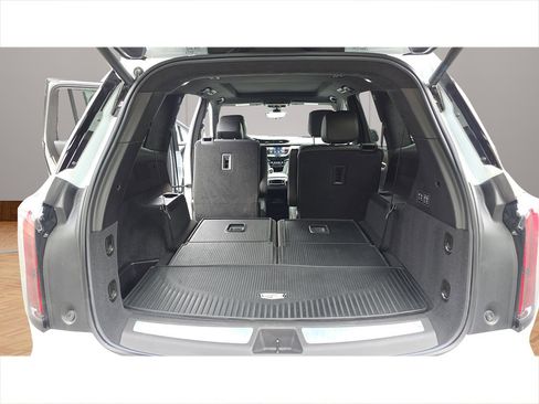 Certified 2024 Cadillac XT6 Sport w/ LPO, ONYX Package image 30