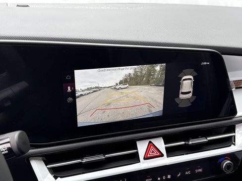 New 2025 Kia Niro SX Touring image 5