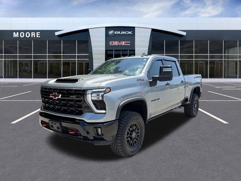 Used 2024 Chevrolet Silverado 2500 ZR2 AWD/4WD image 7