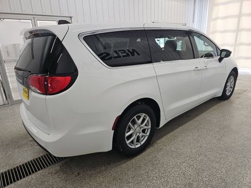 New 2026 Chrysler Voyager LX image 7