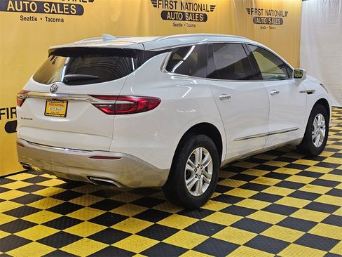 Used 2020 Buick Enclave Essence image 3