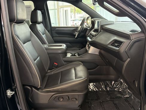 Used 2023 GMC Yukon XL SLT w/ SLT Premium Package RWD image 30