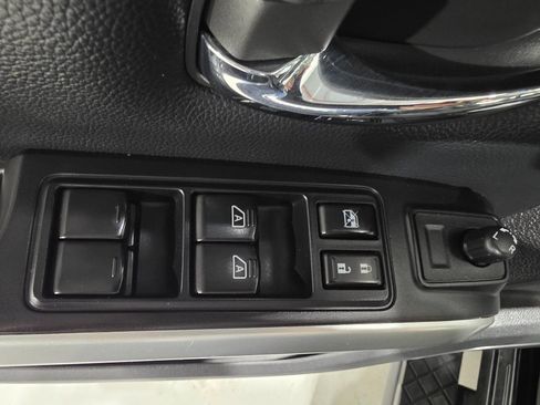 Used 2019 Nissan Titan S image 19