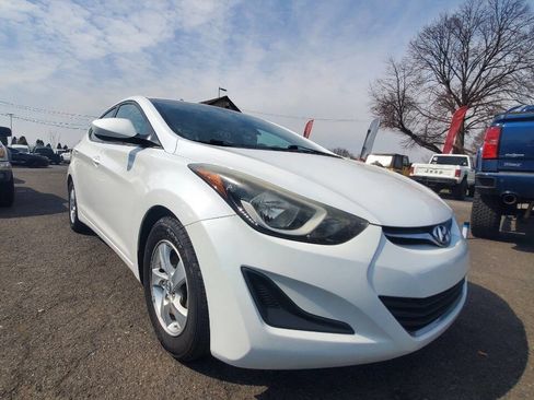 Used 2015 Hyundai Elantra SE image 7