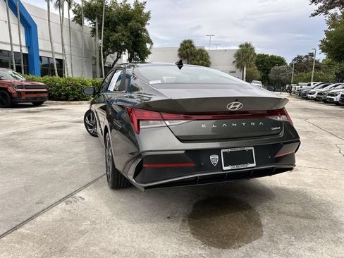 Used 2024 Hyundai Elantra Limited FWD image 12